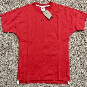 Nike Men’s Sportswear Style Essentials T-Shirt Red DD7018-605, Size Small (New)